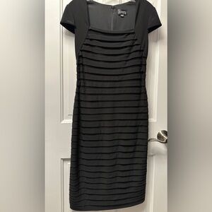 Adrianna Papell size 6 black Cap Sleeve Dress with tiered layered pattern